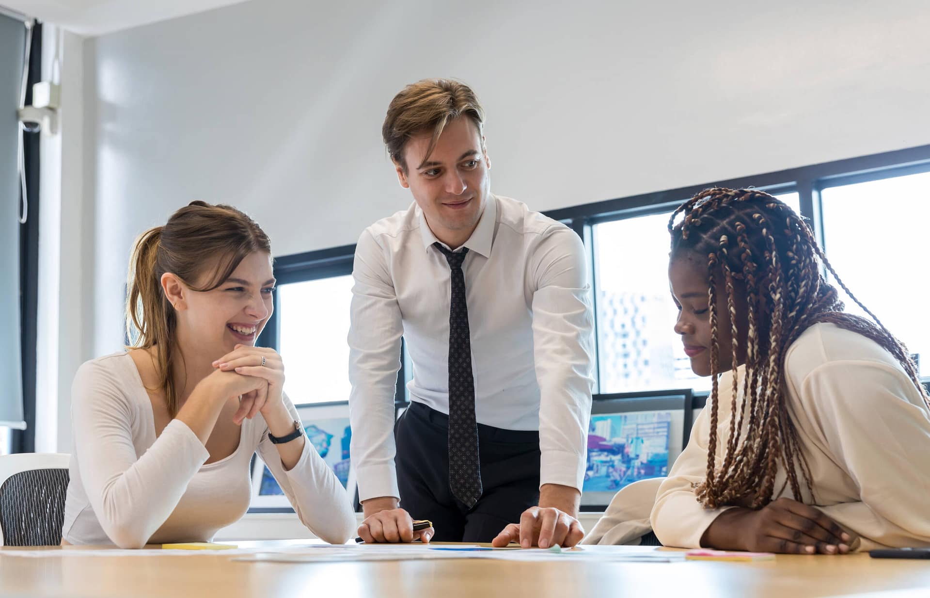 diverse-colleagues-gather-in-brainstorm-discuss-st-2025-04-01-19-44-08-utc diverse-colleagues-gather-in-brainstorm-discuss-st-2025-04-01-19-44-08-utc
